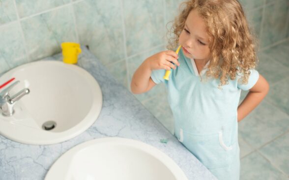 child brushing teeth.